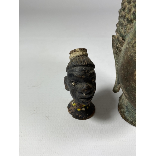 359 - TWO ITEMS TO INCLUDE A ANTIQUE METAL BUDDHA HEAD MODEL, HEIGHT 15CM