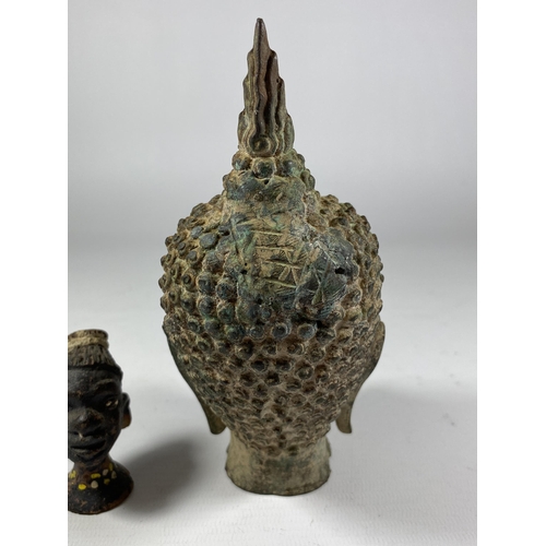 359 - TWO ITEMS TO INCLUDE A ANTIQUE METAL BUDDHA HEAD MODEL, HEIGHT 15CM