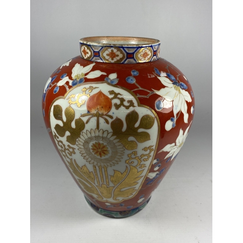 364 - A LARGE JAPANESE MEIJI PERIOD (1868-1912) OVOID FORM WITH RED ENAMEL AND FLORAL DESIGN, HEIGHT 24CM