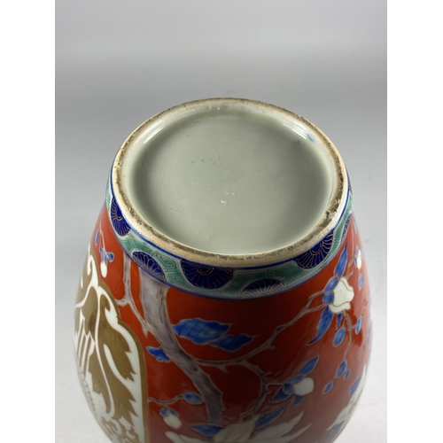 364 - A LARGE JAPANESE MEIJI PERIOD (1868-1912) OVOID FORM WITH RED ENAMEL AND FLORAL DESIGN, HEIGHT 24CM