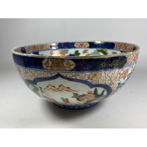 367 - A LARGE JAPANESE MEIJI PERIOD (1868-1912) IMARI PORCELAIN FRUIT BOWL, FLORAL AND DOUBLE RING MARK TO... 