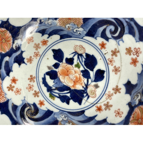 367 - A LARGE JAPANESE MEIJI PERIOD (1868-1912) IMARI PORCELAIN FRUIT BOWL, FLORAL AND DOUBLE RING MARK TO... 