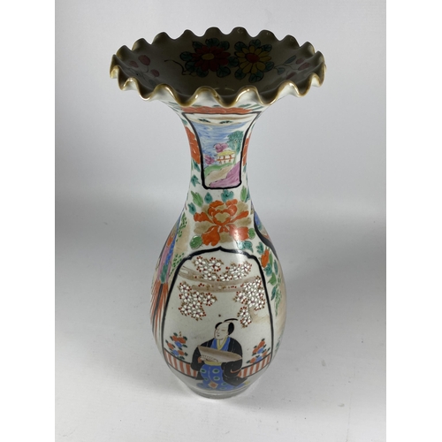 371 - A LARGE JAPANASE MEIJI PERIOD (1868-1912) BALUSTER FORM IMARI VASE WITH FIGURAL PANELLED DESIGN, HEI... 