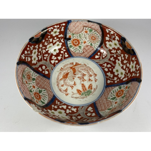 372 - A LARGE JAPANESE MEIJI PERIOD (1868-1912) IMARI FRUIT BOWL WITH RED ENAMELLED FLORAL DESIGN, DIAMETE... 