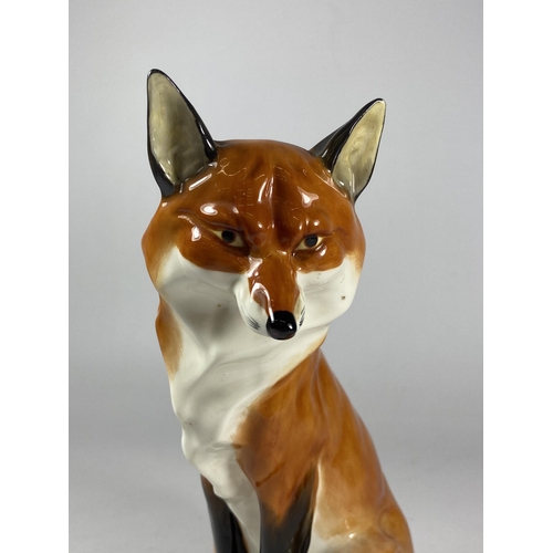 15 - A ROYAL WORCESTER MODEL OF A SLY FOX, MODEL NO. 2993, HEIGHT 19CM