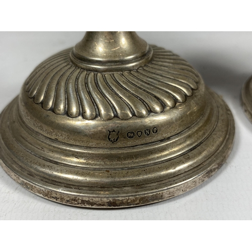 22 - A PAIR OF VICTORIAN HALLMARKED SILVER CANDLESTICKS WITH FLUTED BASE DESIGN, HEIGHT 9CM