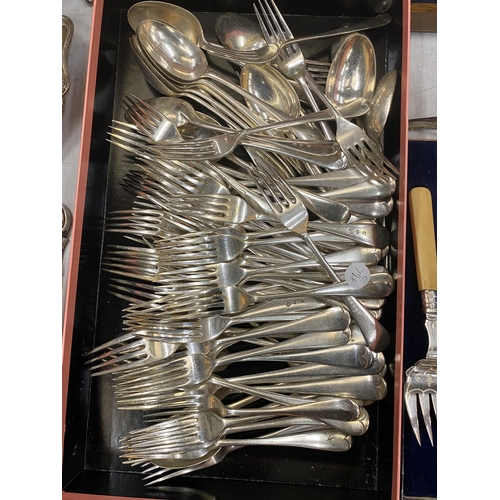 46 - A MIXED LOT OF SILVER PLATED ITEMS, BOX OF FLATWARE, MOTHER OF PEARL HANDLED CASED SET AND CASED FIS... 