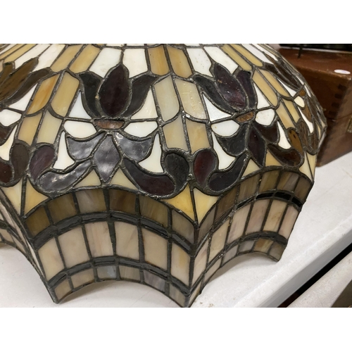 64 - A TIFFANY STYLE LEADED GLASS LAMP SHADE