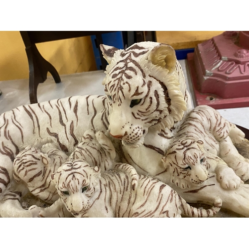 70 - A LARGE WHITE TIGER FIGURE GROUP