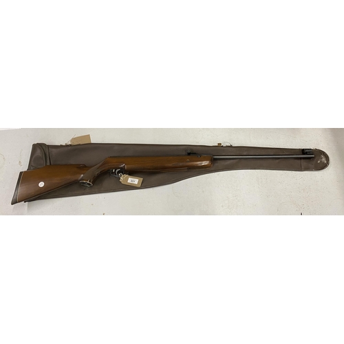 451 - A GOOD QUALITY BEEMAN MODEL R1 .22 CALIBRE AIR RIFLE, 50CM BARREL, STAMPED SAN RAFAEL CALLIFORNIA, C... 