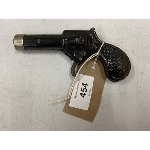 454 - A SMALL BLACK PAINTED TOY PISTOL, TOTAL LENGTH 12CM