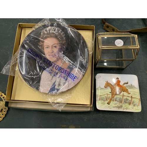 106 - TWO PIECES OF ROYAL CROWN DERBY TO INCLUDE A HUNTING THEMED TRINKET BOX, BOXED CABINET PLATE OF QUEE... 