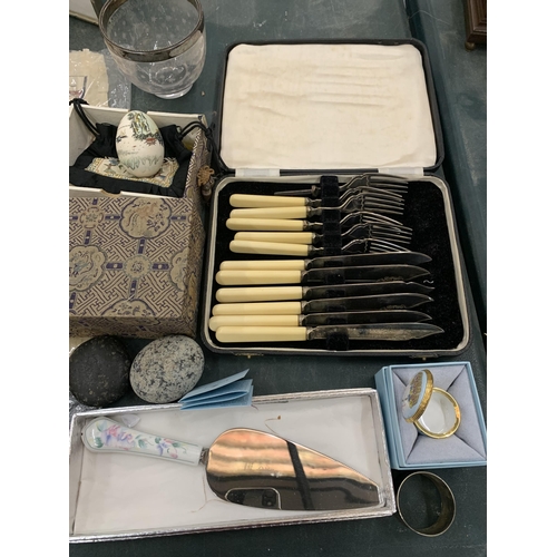 112 - A MIXED LOT TO INCLUDE A VINTAGE CASED SET OF FISH KNIVES AND FORKS, AN ORIENTAL DECORATED EGG - BOX... 