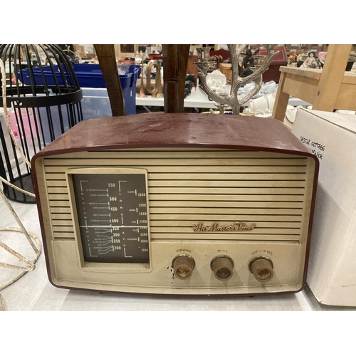 124 - A VINTAGE 1920'S 'HIS MASTER'S VOICE' BAKELITE RADIO