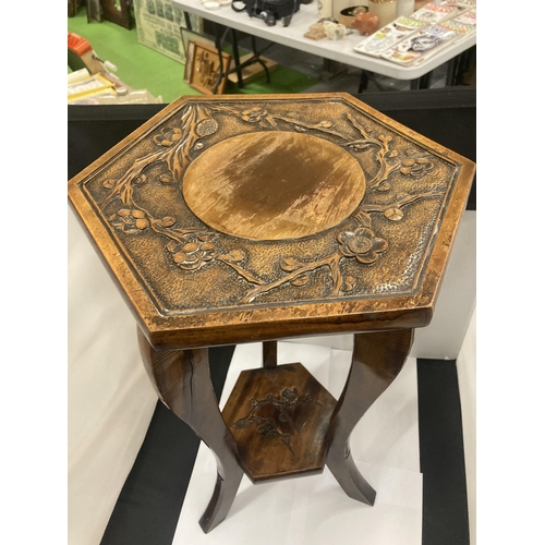 163 - A MAHOGANY PLANT STAND WITH CARVED FOLIATE DECORATION HEIGHT 61CM