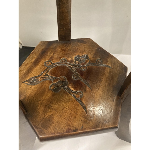 163 - A MAHOGANY PLANT STAND WITH CARVED FOLIATE DECORATION HEIGHT 61CM