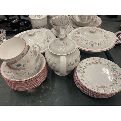 179 - A JOHNSON BROS 'SUMMER CHINTZ' PART DINNER SERVICE TO INCLUDE VARIOUS SIZES OF PLATES, BOWLS, LIDDED... 