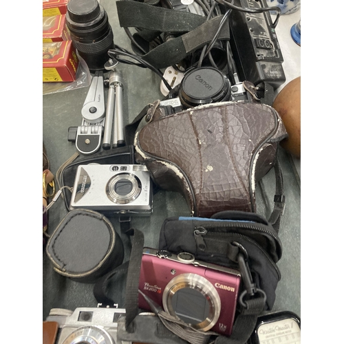 210 - A QUANTITY OF CAMERAS AND ACCESSORIES TO INCLUDE A CANON AE-1 IN CASE, AN AGFA SUPER SILETTE, CANON ... 