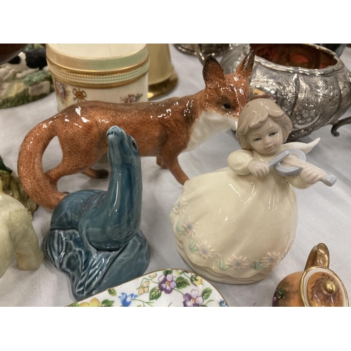 258 - A QUANTITY OF CERAMIC ITEMS TO INCLUDE A MELBAWARE HORSE, LEONARDO 'THE SHEPHERD, A FOX, POOLE POTTE... 