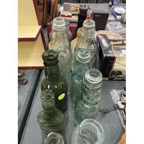 283 - A LARGE QUANTITY OF VINTAGE GLASS BOTTLES TO INCLUDE ADVERTISING ONES