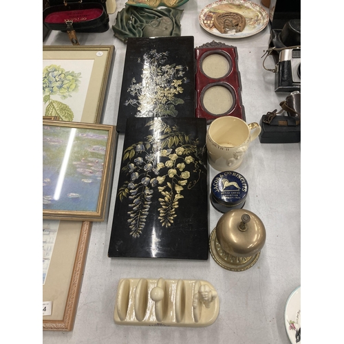 243 - A MIXED LOT TO INCLUDE A BRASS SHOP DESK BELL, BLACK AND FLORAL LACQUERED WALL PLAQUES, A JACOB & CO... 