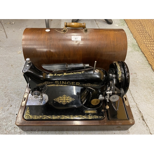 87 - A VINTAGE SINGER SEWING MACHINE IN ORIGINAL WOODEN CARRY CASE