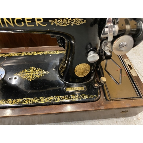 87 - A VINTAGE SINGER SEWING MACHINE IN ORIGINAL WOODEN CARRY CASE