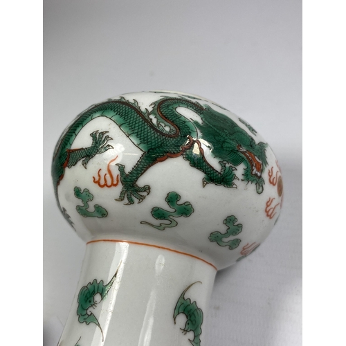 394 - A CHINESE FAMILLE VERTE STEM CUP / VASE WITH DRAGON CHASING FLAMING PEARL DESIGN, SIX CHARACTER MARK... 