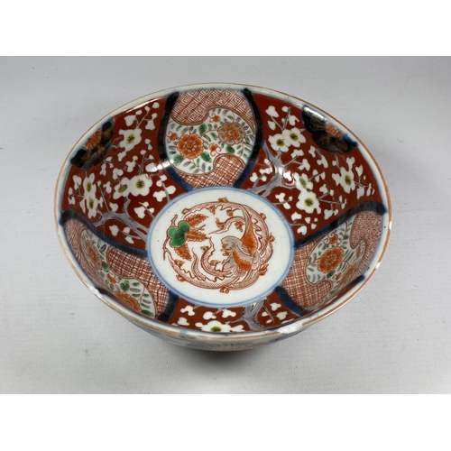 403 - A JAPANESE MEIJI PERIOD (1868-1912) IMARI BOWL, DIAMETER 18CM