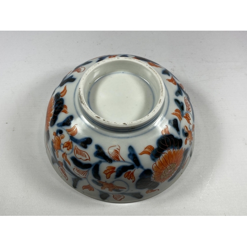 403 - A JAPANESE MEIJI PERIOD (1868-1912) IMARI BOWL, DIAMETER 18CM