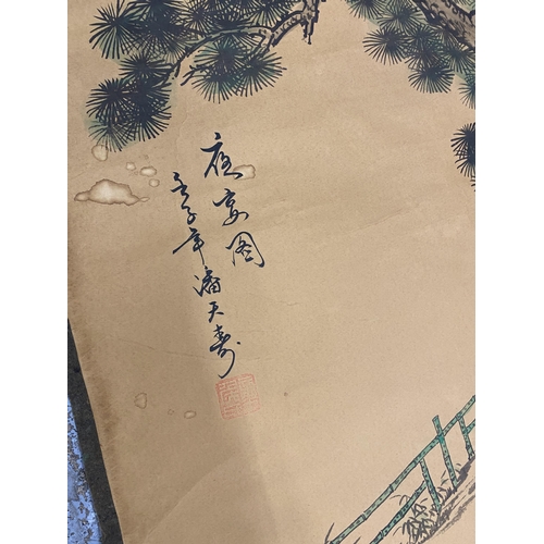 410 - A LARGE JAPANESE TAPESTRY SCROLL WITH CALLIGRAPHY SIGNATURE TO TOP, LENGTH 141CM