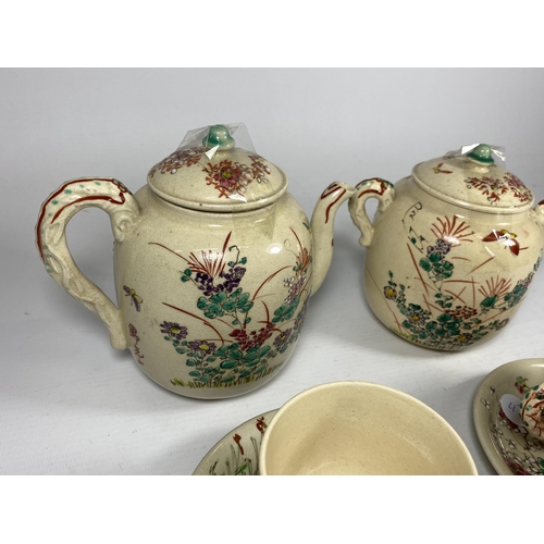 413 - A JAPANESE TEA FOR TWO POTTERY SET COMPRISING TEAPOT, LIDDED SUGAR BOWL & TWO CUPS AND SAUCERS, TEAP... 