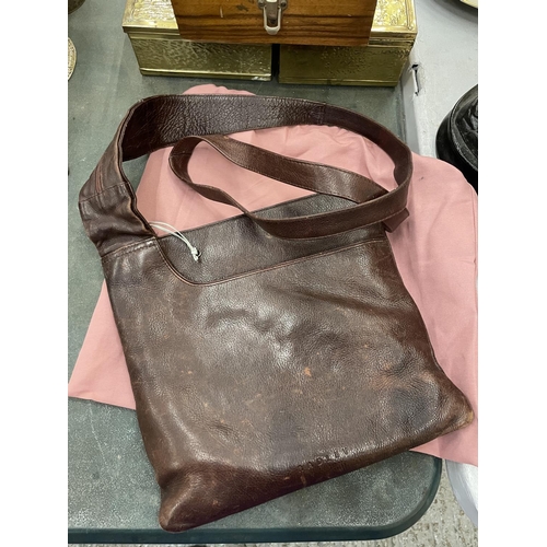 226A - A VINTAGE RADLEY HANDBAG WITH DUST BAG (DOG TAG MISSING)