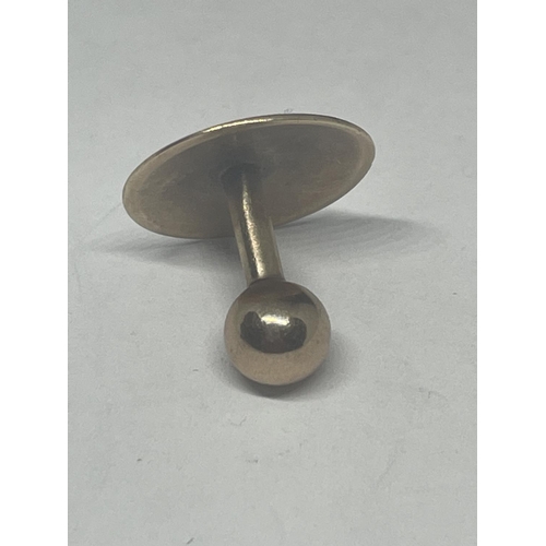 526 - A 9 CARAT GOLD STUD GROSS WEIGHT 1.94 GRAMS