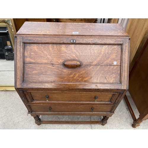 2698 - AN EARLY 20TH CENTURY OAK BUREAU ON BARLEY TWIST LEGS 30