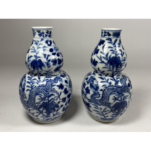 301A - A PAIR OF QING 19TH CENTURY CHINESE BLUE AND WHITE KANGXI STYLE DOUBLE GOURD VASES, FOUR CHARACTER M... 