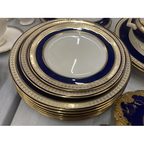 162 - A QUANTITY OF COPELAND SPODE PLATES PLUS SEVING BOWLS IN BLUE WITH GILDED DECORATION