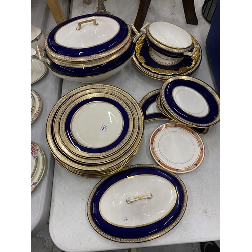 162 - A QUANTITY OF COPELAND SPODE PLATES PLUS SEVING BOWLS IN BLUE WITH GILDED DECORATION