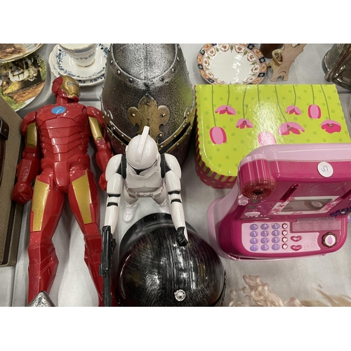 292 - A MIXED LOT OF TOYS TO INCLUDE BARBIE STYLE DOLLS, A STORMTROOPER, ACTION FIGURES, BARBIE STYLE TILL... 