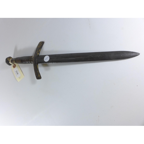 431 - AN ANTIQUE DAGGER, POSSIBLY ITALIAN/SPANISH, 27CM BLADE, GUARD AND POMMEL WITH TRACES OF GILDING, LE... 