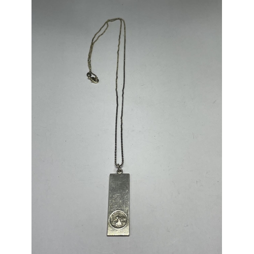 556 - A SILVER NECKLACE WITH INGOT ST CHRISTOPHER PENDANT IN A PRESENTATION BOX (ENGRAVED)