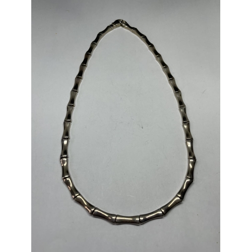 559 - A SILVER  BAMBOO DESIGN NECKLACE IN A PRESENTATION BOX