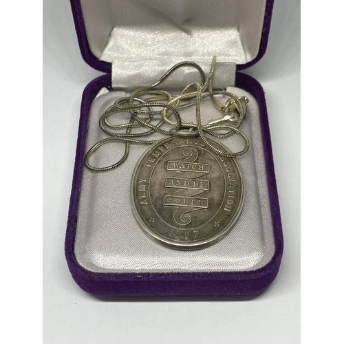 598 - AN 1897 ARMY MEDAL INDIA ARMY TEMPERANCE ASSOCIATION IN A PRESENTATION BOX