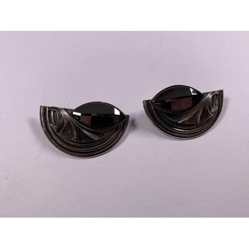 688 - A PAIR OF ERMANI BULATTI EARRINGS