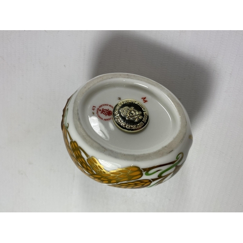 780 - A ROYAL CROWN DERBY HARVEST MOUSE WITH GOLD STOPPER