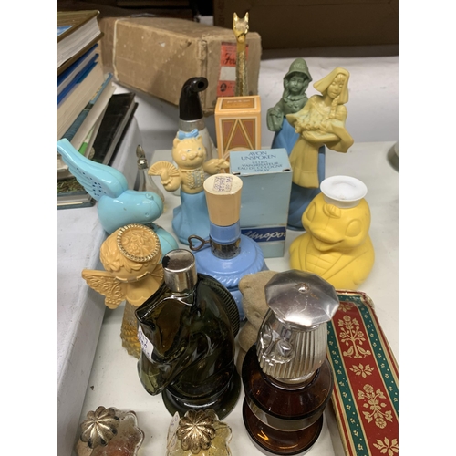 950 - A LARGE QUANTITY OF VINTAGE COLLECTABLE 'AVON' BOTTLES TO INCLUDE ANIMALS, ETC