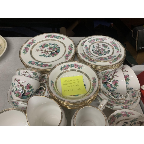 961 - A QUANTITY OF GROSVENOR AND DUCHESS 'INDIAN TREE' DINNERWARE TO INCLUDE DIFFERENT SIZED PLATES, BOWL... 