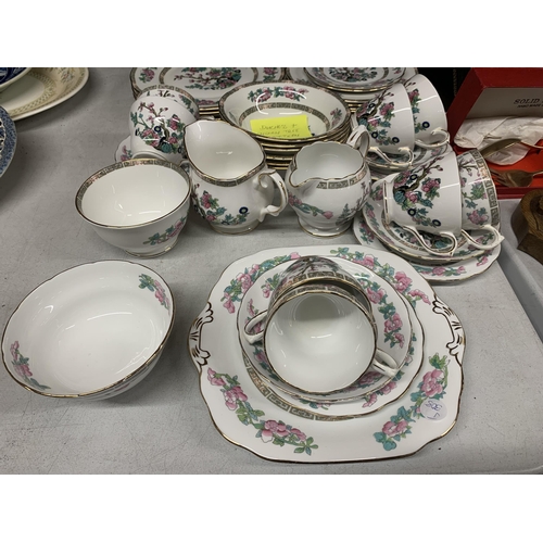 961 - A QUANTITY OF GROSVENOR AND DUCHESS 'INDIAN TREE' DINNERWARE TO INCLUDE DIFFERENT SIZED PLATES, BOWL... 