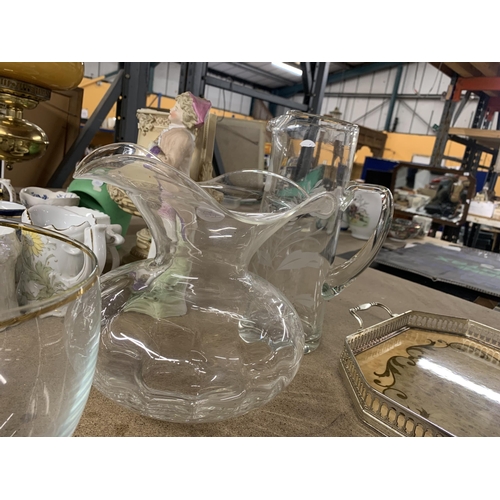 1019 - A GLASS BOWL, VASE AND JUG WITH ETCHED FLORAL DECORATION