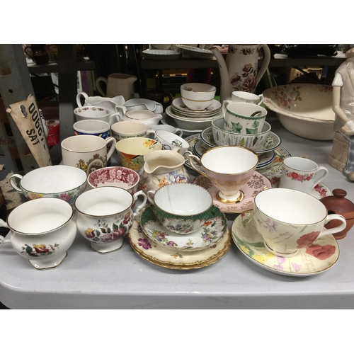 1047 - A LARGE QUANTITY OF CERAMICS TO INCLUDE CUPS, SAUCERS, MILK JUGS, COFFEEPOT, SUGAR BOWLS ETC.,